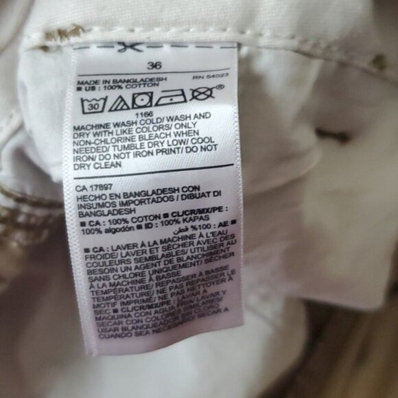 Old Navy size 36 Lived-In Straight 8 inch "Doe A Deer" khaki shorts - Picture 3 of 5